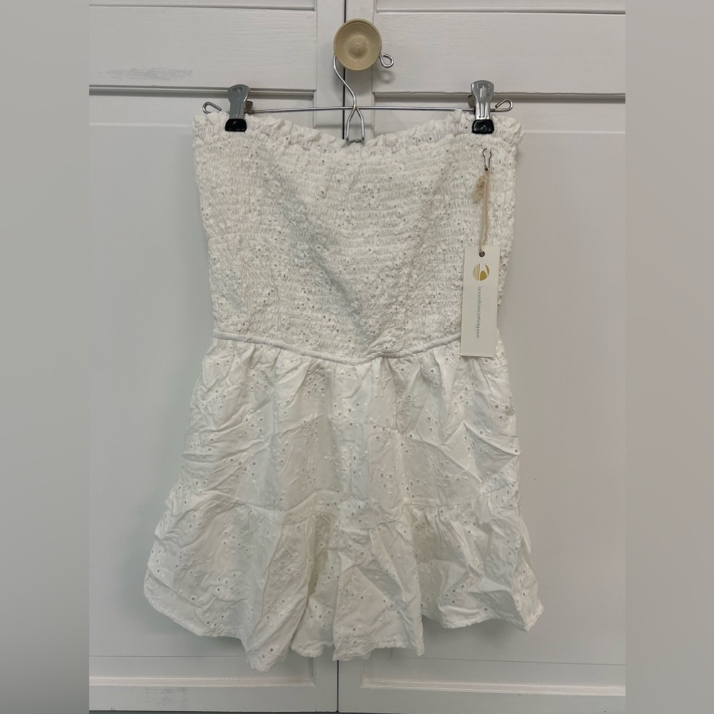 White eyelet strapless romper size xs NWT